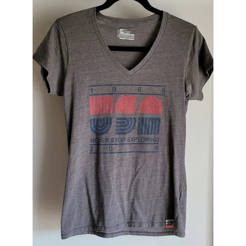 The North Face T-Shirt Women S Grey Graphic V-Neck Short Sleeve Casual Tee